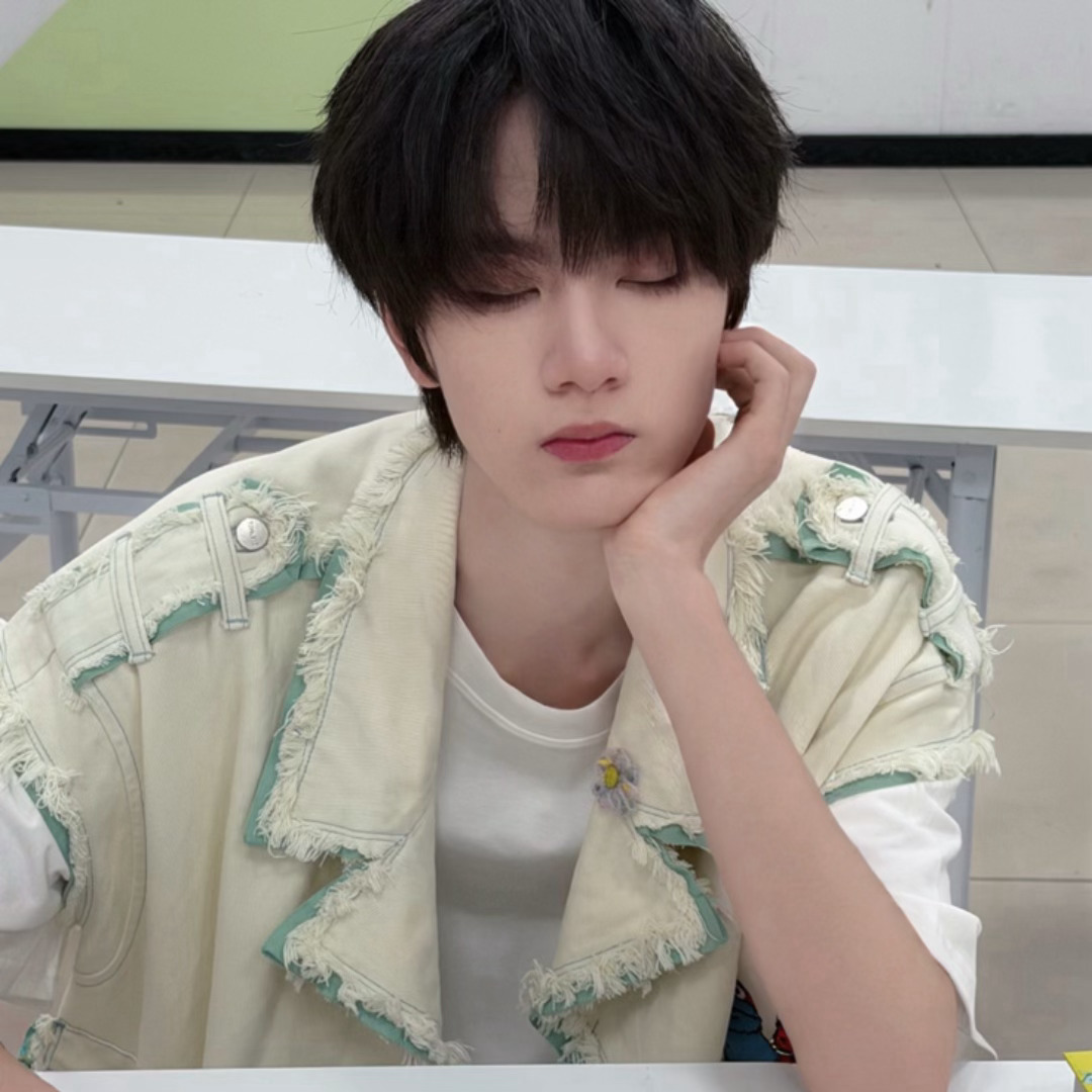 我发现看着这组照片听这两段语音会很舒服 