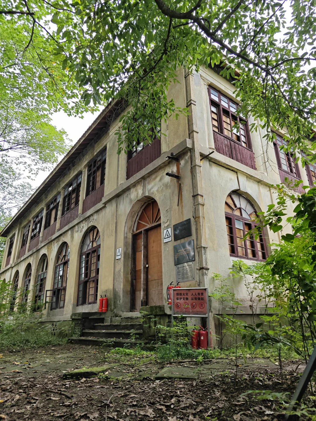 重庆南滨路的神秘建筑(citywalk377)