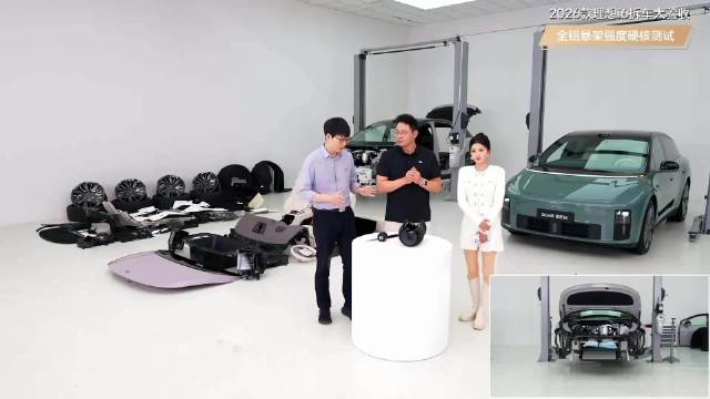 理想i6拆车直播把底盘完整拆开，硬核用料直接摊开给大家看。
前双叉臂、后五连杆全铝悬架，有效降低簧下