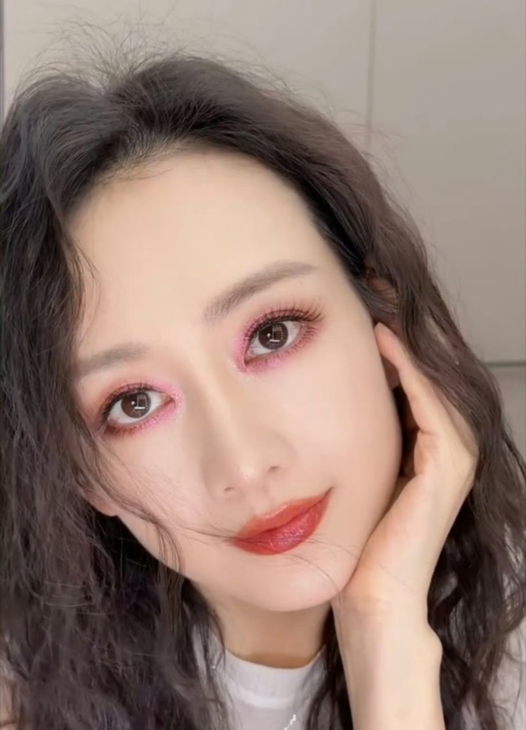 王鸥眼妆全靠脸撑着，王鸥这眼妆果然只有她的颜值能驾驭 ​​​