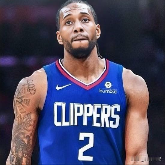 伦纳德闹大了！快船内部成员推动其离队！
据美媒DallasHoopsJourna