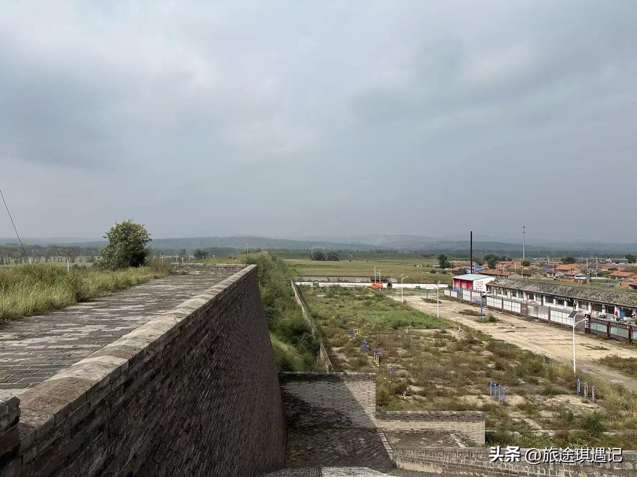 每次来到没有修饰原汁原味的古城时，总感觉心情就变得激动，走在街上的时候，脑海里总