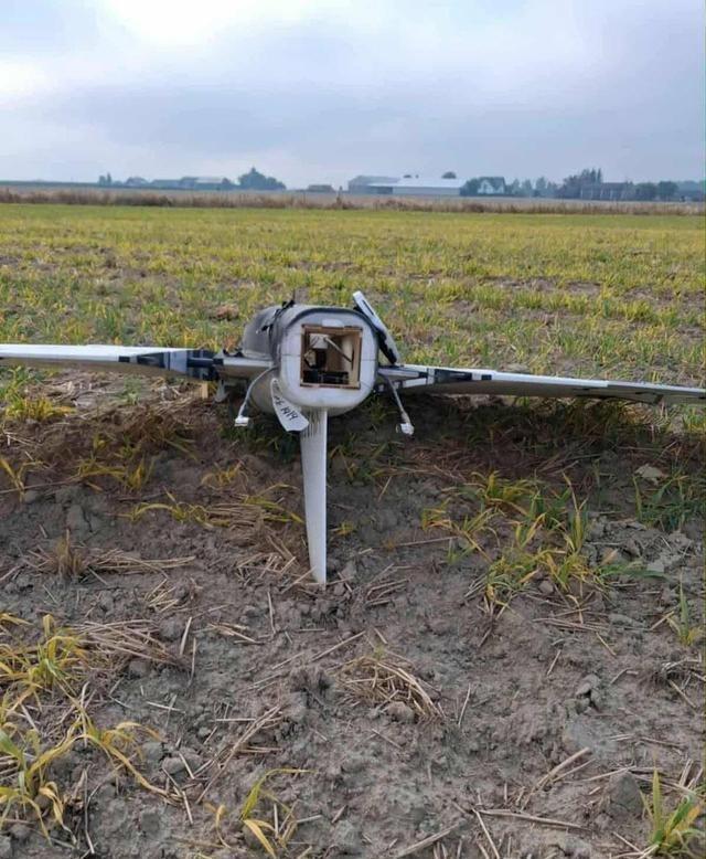 波兰风声鹤唳草木皆兵紧急向俄罗斯与白俄罗斯边境增兵4万，又申请北约第四条，请求小