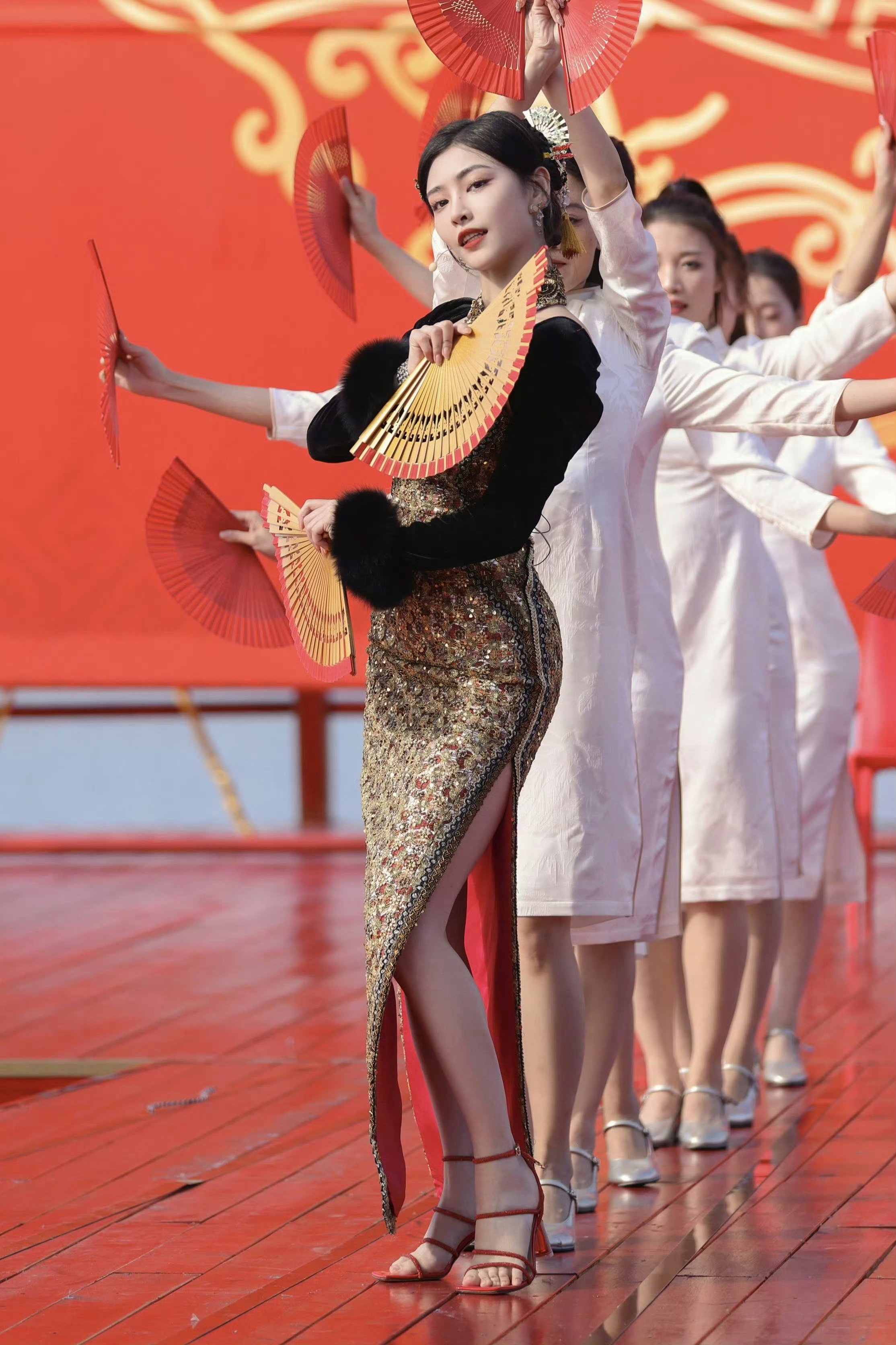 许佳琪旗袍美图这姐的臀真的是一绝 