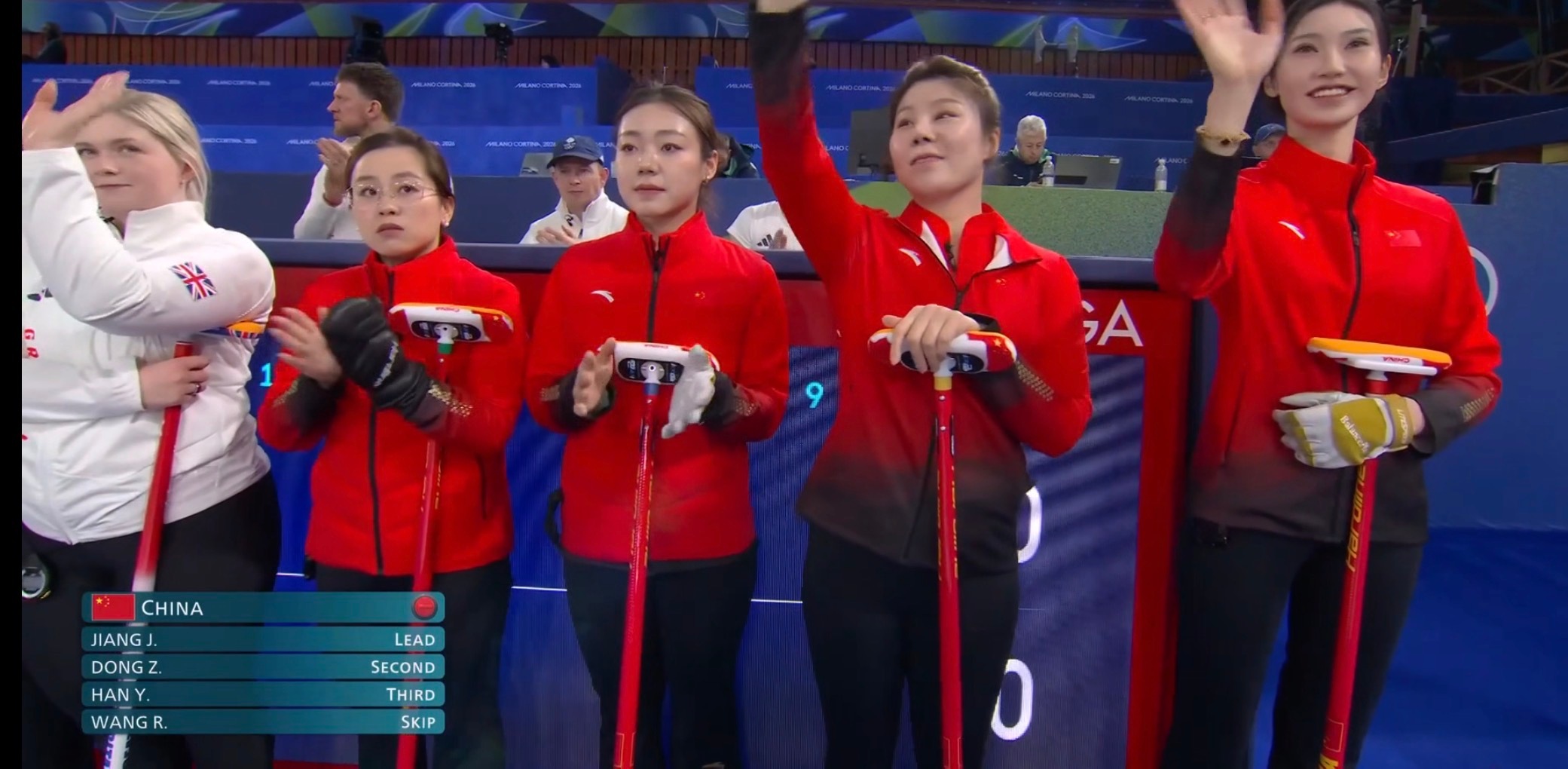 天空一声巨响，壶女闪亮登场！还在看的吱一下米兰冬奥会冰壶女子团体赛冬奥会