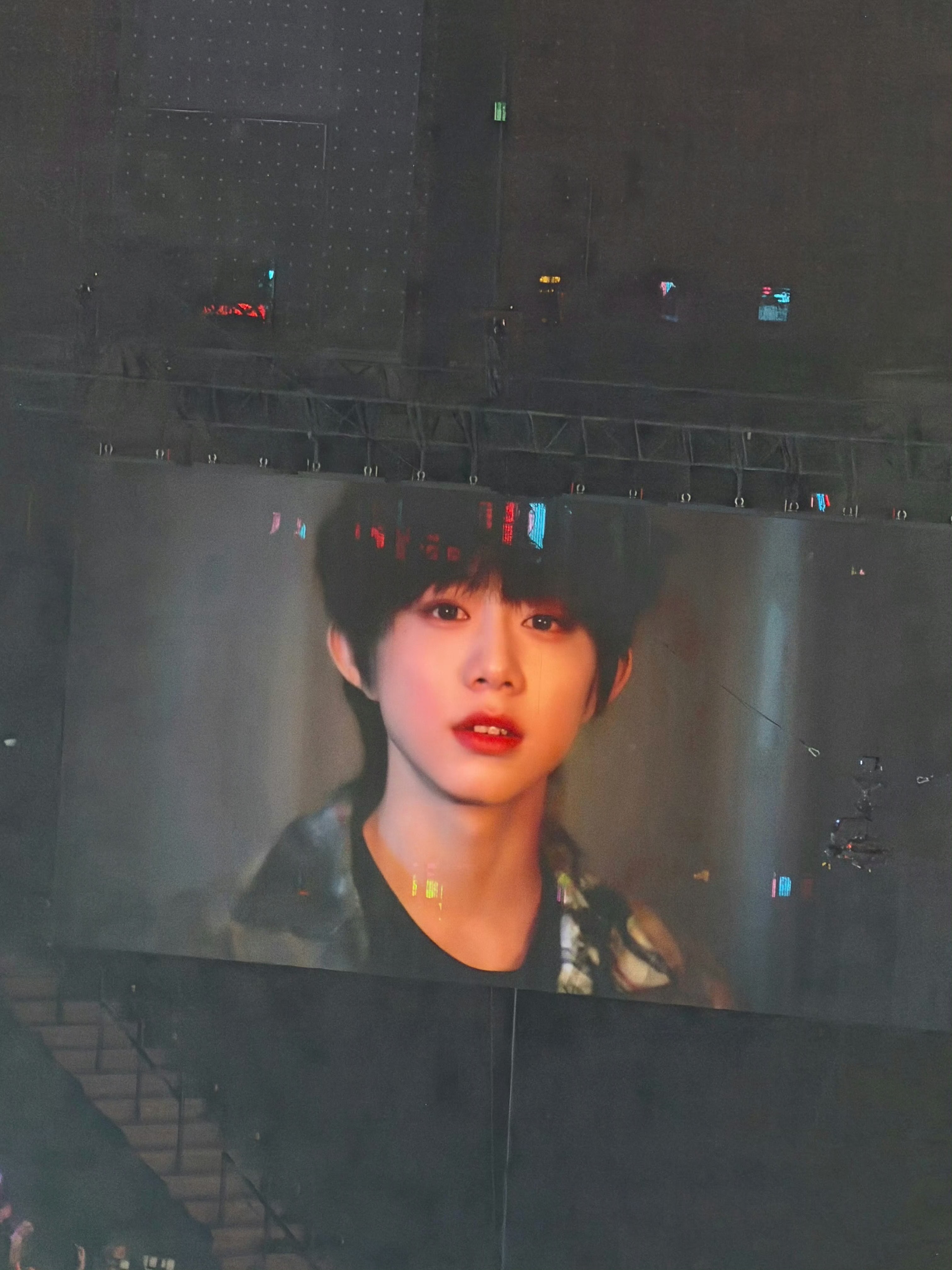 陈奕恒大屏的神吧，孩子太好看了🥹陈奕恒吉他弹唱陈奕恒头上好多星星陈奕恒我是一只