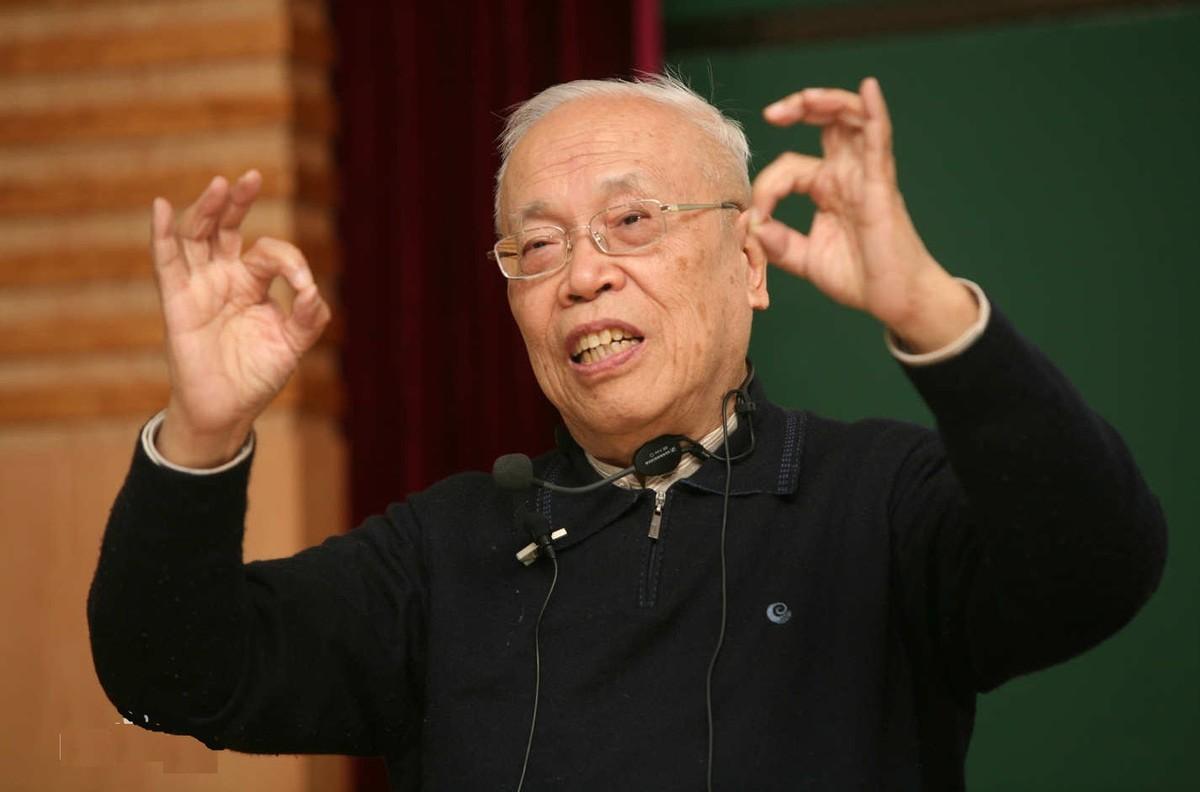 语出惊人！北大姜伯驹院士直言：“不是别人要卡我们的脖子，而是我们用教育卡住了自己