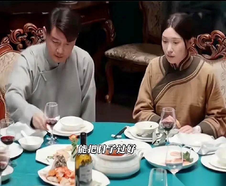 那个叫周燕的，最后真的疯了。
在上海的垃圾桶里翻吃的。
就为了那2000大洋，把