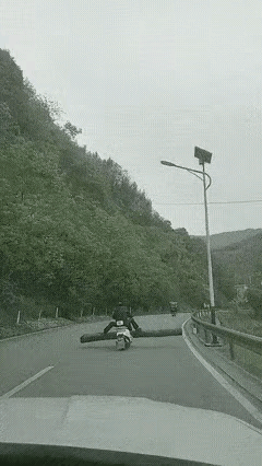 三百六十行，行行出状元。
山外有山，天外有天，作死也能作到新高度啊！