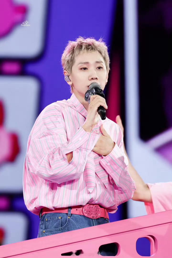 汪苏泷脱完全场沉默了汪苏泷说从业以来最大尺度汪苏泷演唱会名场面笑到跺脚！他不断铺