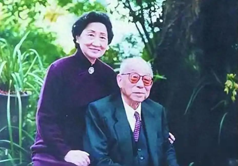 张学良向我军请求徐海东支援，周恩来听后大笑称你们这是不打不相识的啊！
1935年