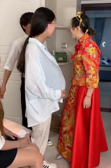 表妹结婚的时候，我怀孕不小心坐了一下她的床，结果她婆婆指我鼻子大骂，说我不安好心