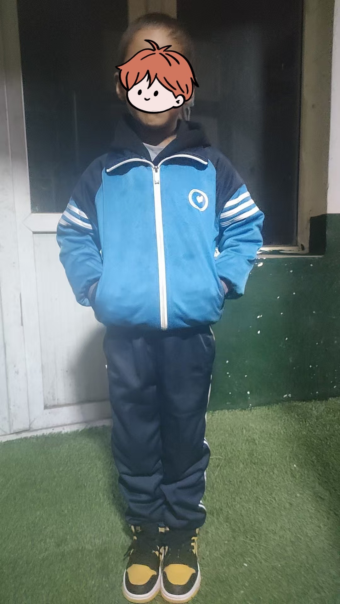 玉树回来当天，就给娃置办了一些鞋子衣服。我也放了一些钱在班主任那里，有需要就可以
