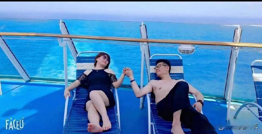 邮轮上的慢时光，把浪漫写在大海的诗行里……在邮轮上躺平的日子也太爽了
 
在邮轮