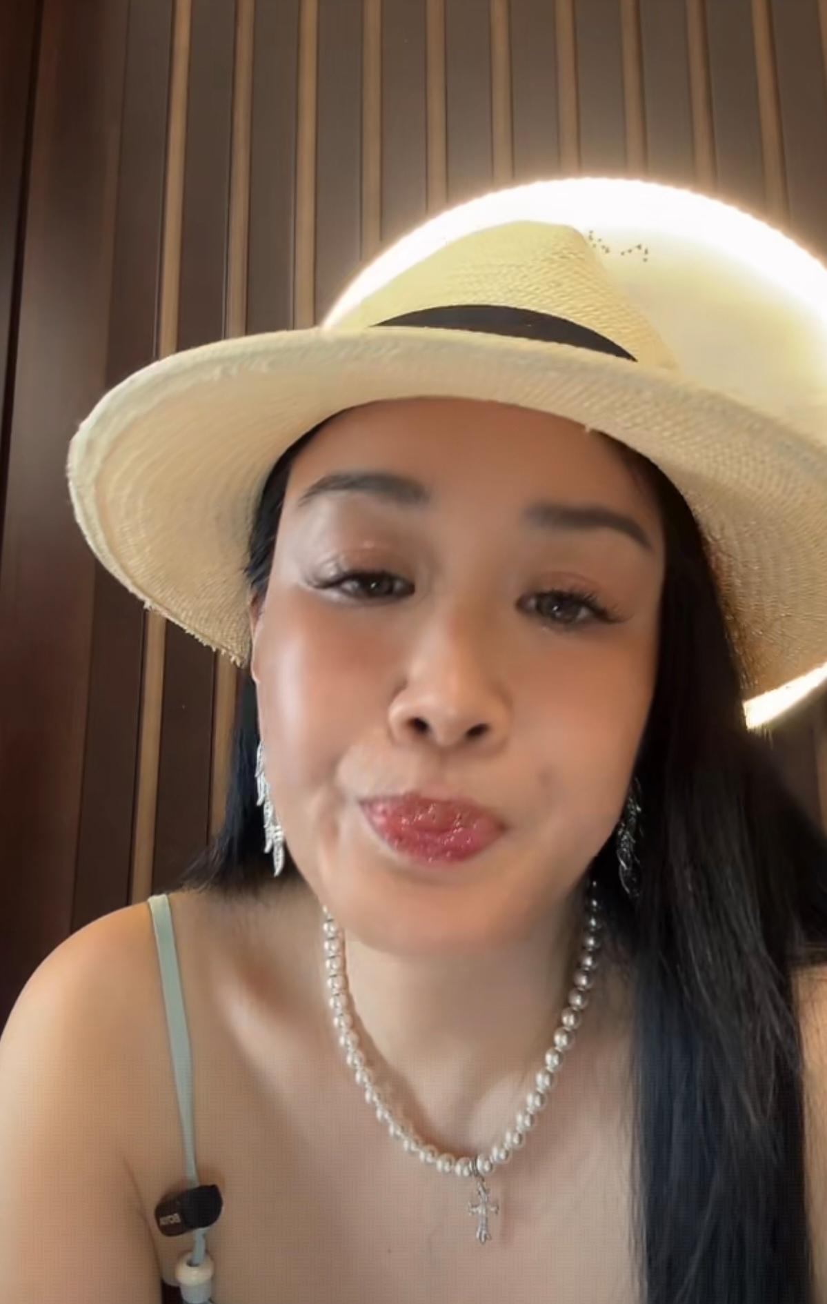 左边是钟丽缇最近直播照，右边是以前的，发现没，钟丽缇越来越年轻，越老状态越好。看