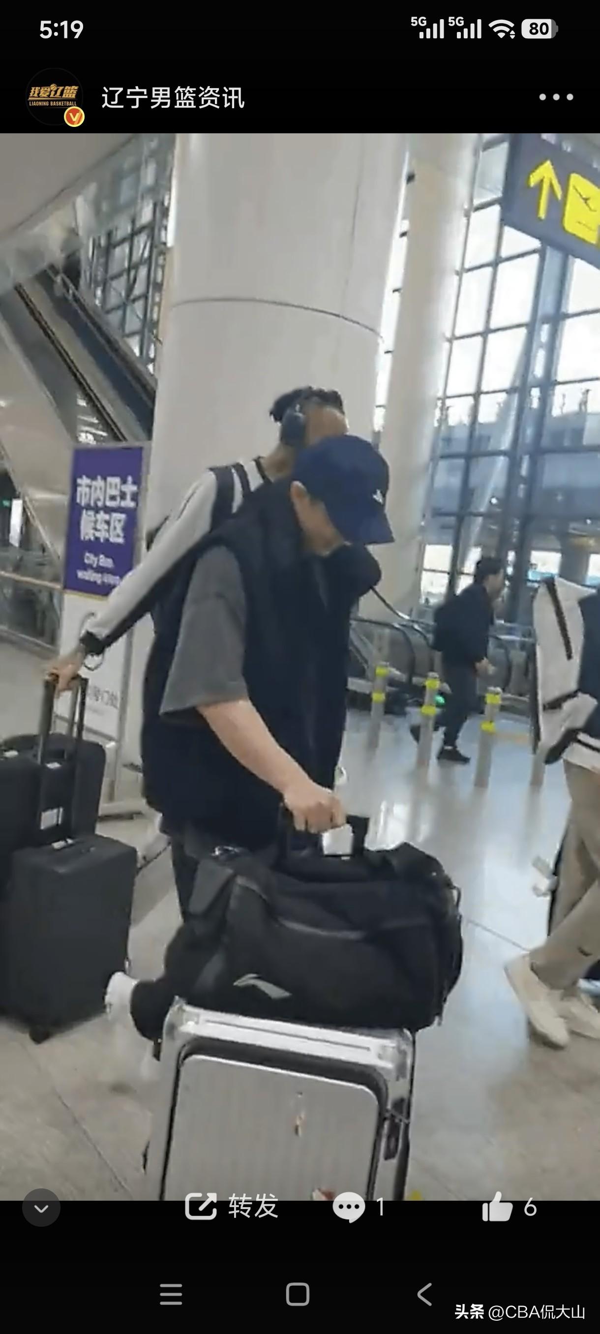 韩德君直播过程中爆料莫兰德的性格，没想到赛场凶悍的莫兰德场下如此细腻！
近期韩德