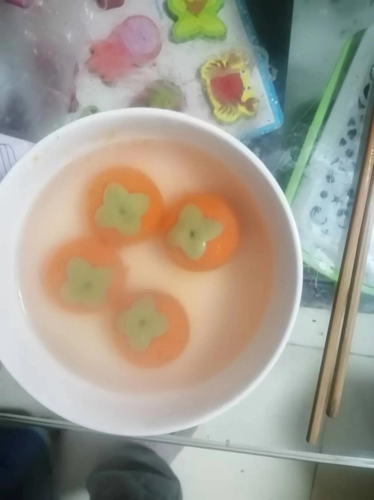今天是元宵节，女儿看到邻居煮的柿柿如意汤圆好看，非要吃！
没办法买呗，我跑遍了超