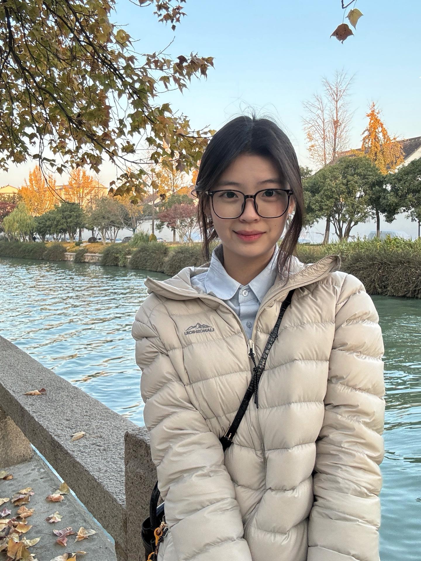 你明媚的眼角 是触动我心弦的第一缕春水