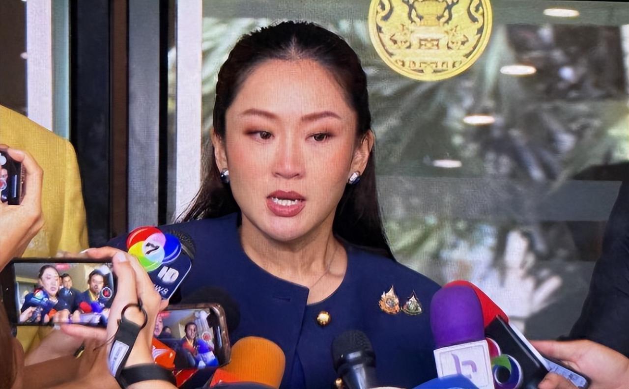 洪森预言成真，佩通坦上台不到一年被停职！是否会步他信、英拉后尘？
 
7月1日，