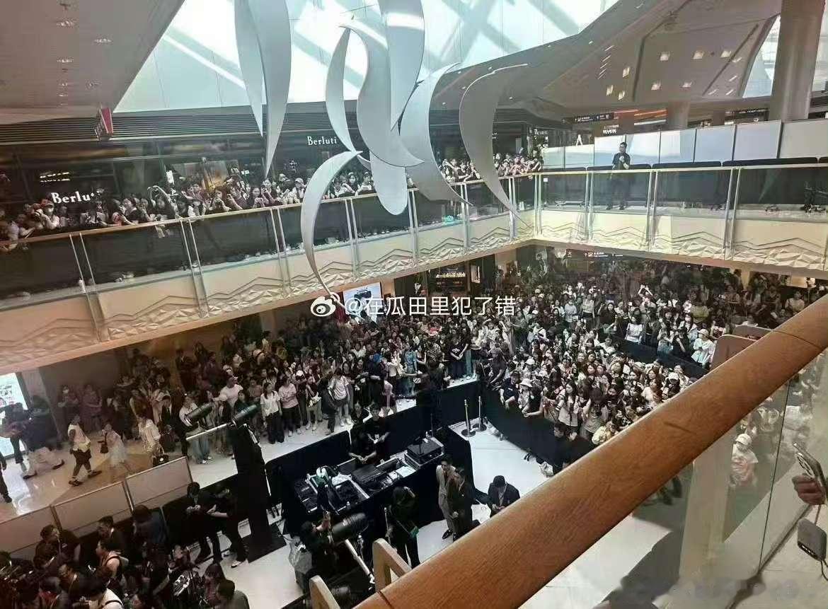 檀健次张凌赫林一今日活动人气檀健次张凌赫林一线下人气 檀健次张凌赫林一今日线下活