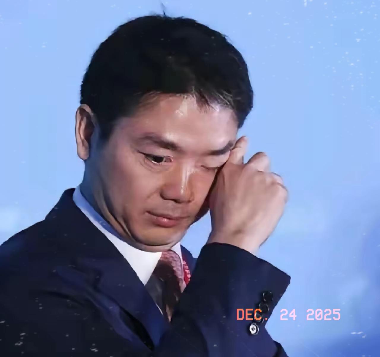 一夜被偷走了3个亿！​欧洲0元购升级了，​直接从仓库搬东西了！

​京东巴黎仓库