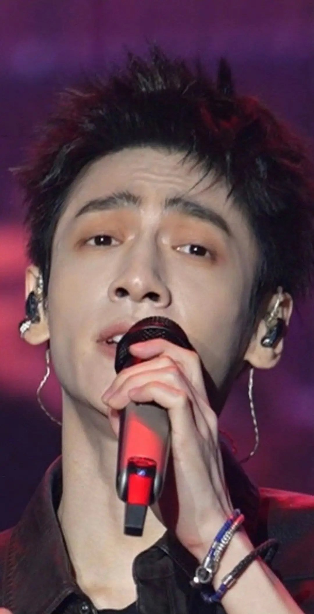 罗云熙的眼影确定不是他自己画的吗 ​​​