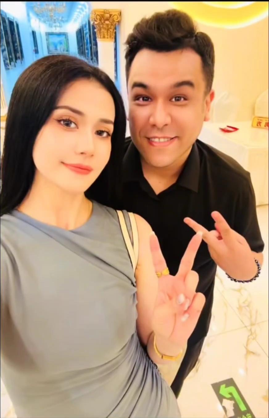 今日，新疆球迷巴爷发视频说：说表弟新婚快乐，永远幸福，最后一些家庭照片。看起来，