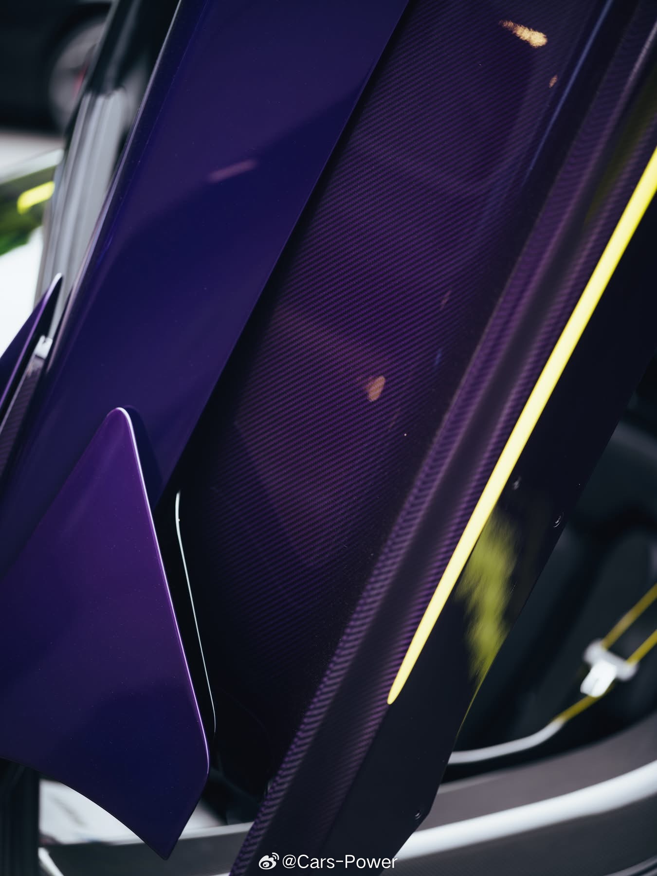 😈紫色超级艺术品👿Aston Martin Valhalla 