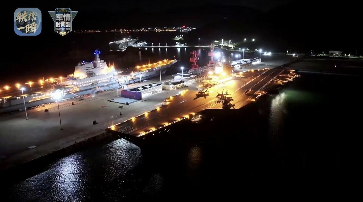 夜色下的福建舰航母，灯火辉煌！