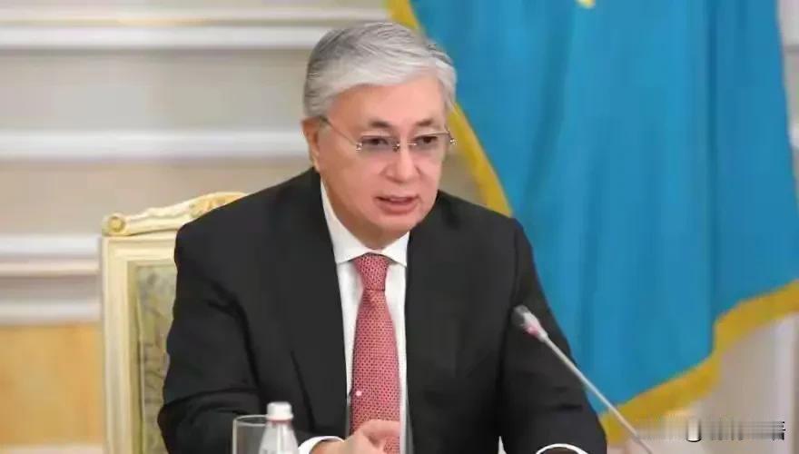 托卡耶夫的稀土棋局：左右逢源还是玩火？  

哈萨克斯坦总统托卡耶夫最近的一连串