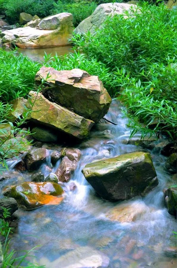 今天有雨，出门带伞！

5月31日，北京白天晴转多云，有分散性雷阵雨，局地阵风七