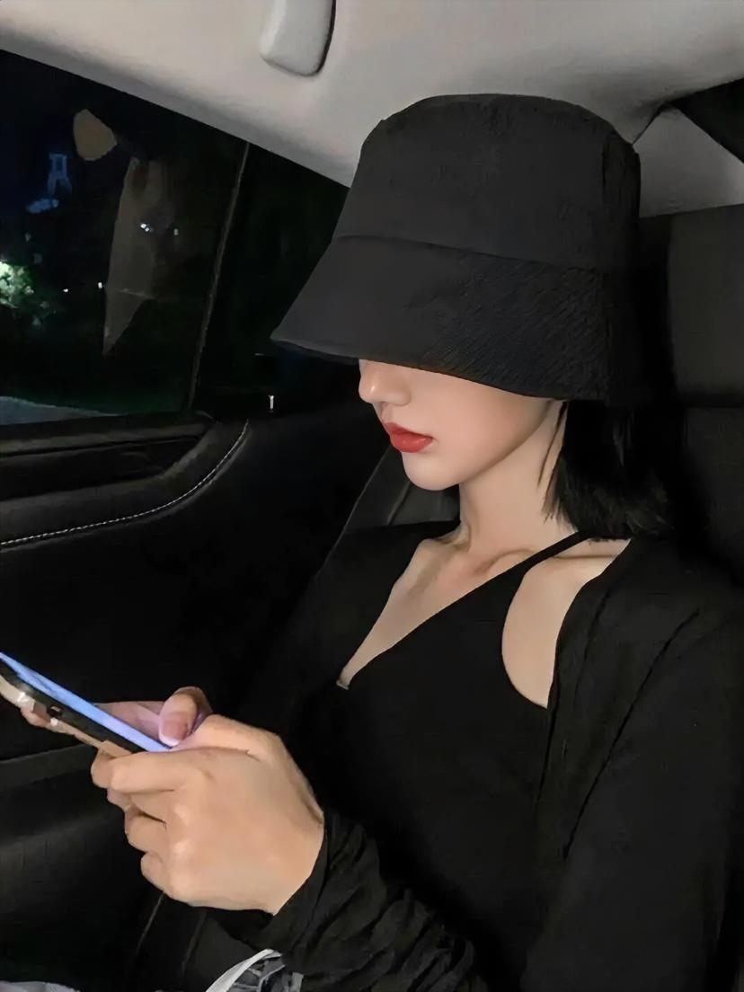 时间，
不断筛选我们身边的人和事；
过去事，过去人，
笑笑就好；
现在事，现在人