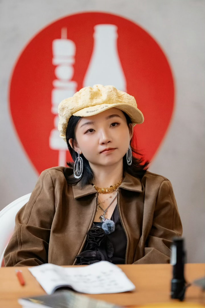 沈月李嘉琦夸贺峻霖五十公里桃花坞 桃花坞里最会挣钱的应该就是贺峻霖了。李嘉琦说他