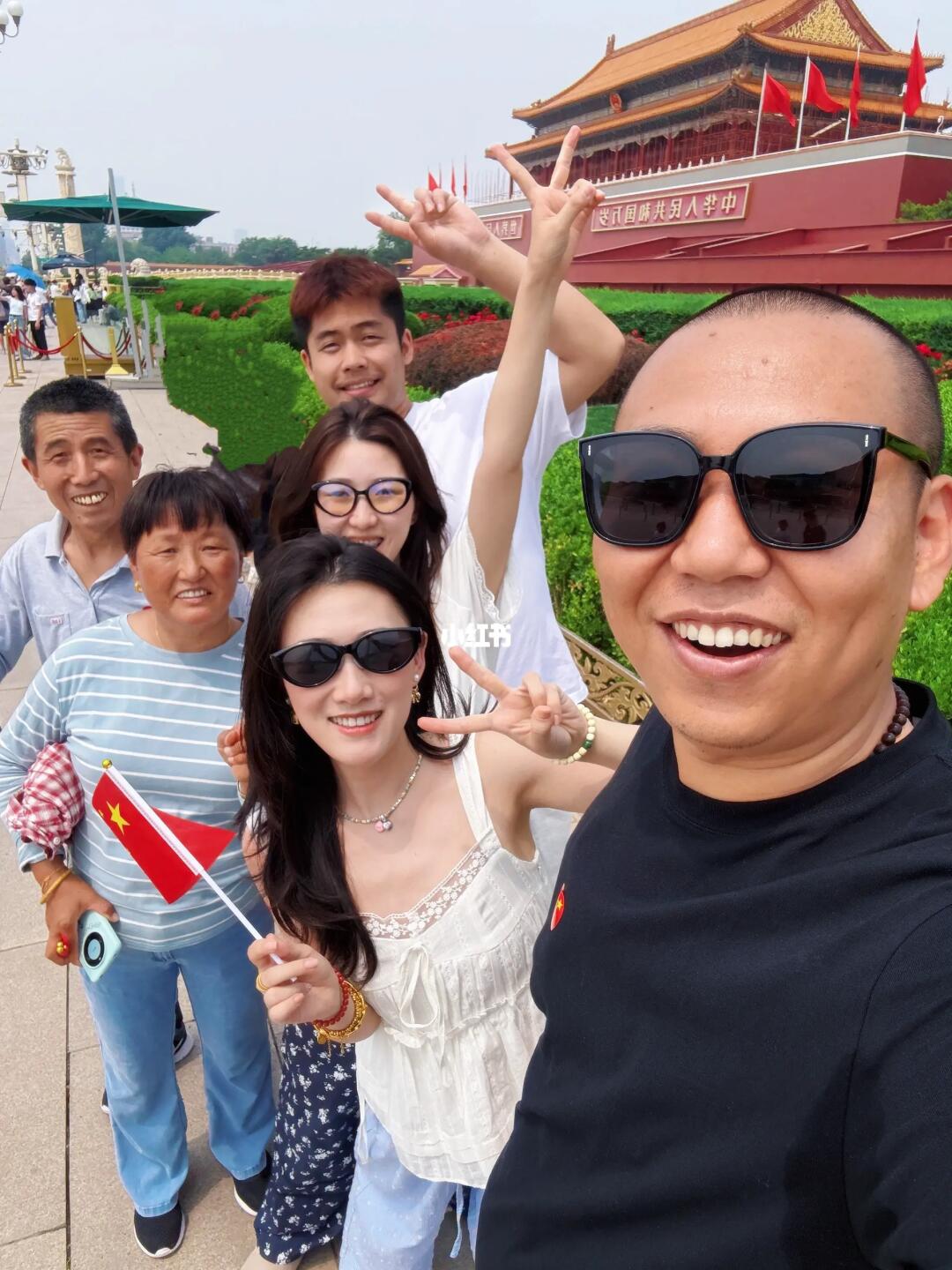 总要带爸妈来一次天安门吧