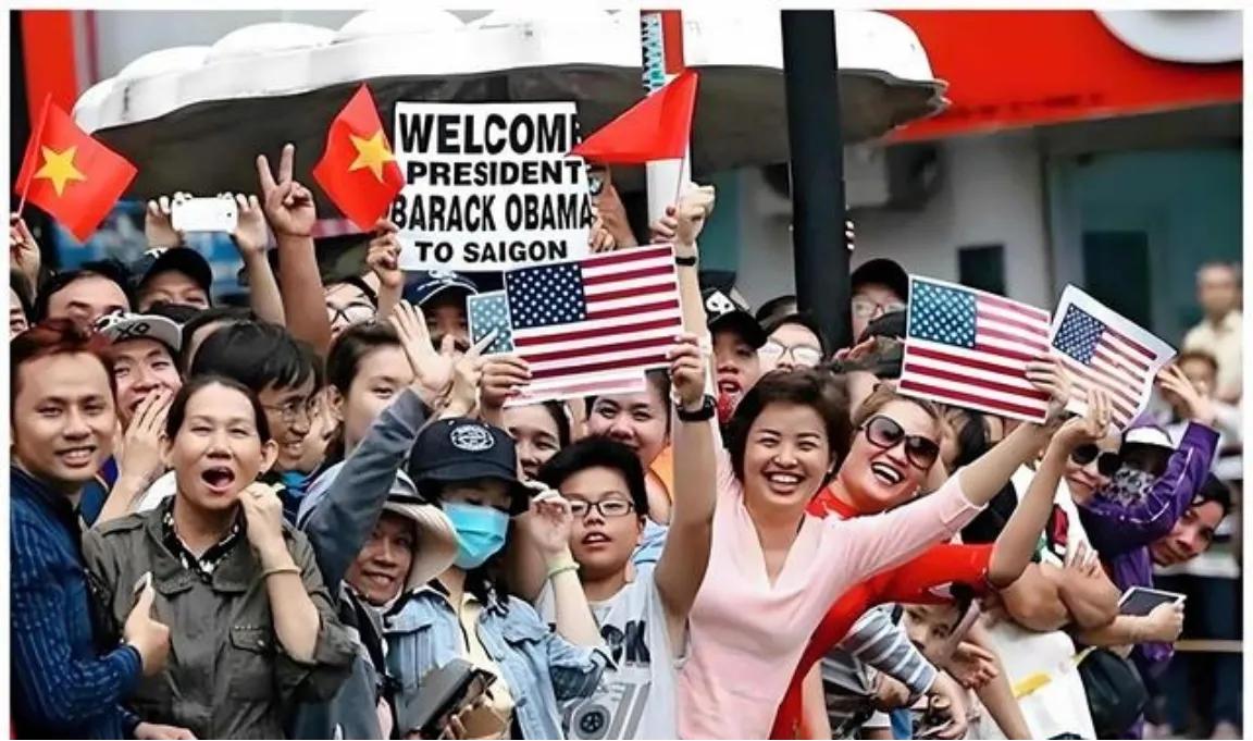 韩国没有下跪，日本没有下跪，加拿大也没下跪，居然第一个下跪的是嘴硬的越南。
 