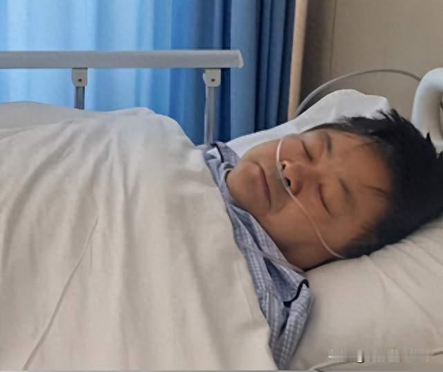 61岁洪剑涛晒病房照，鼻插氧气管脸色蜡黄，术前曾向儿子托付家事