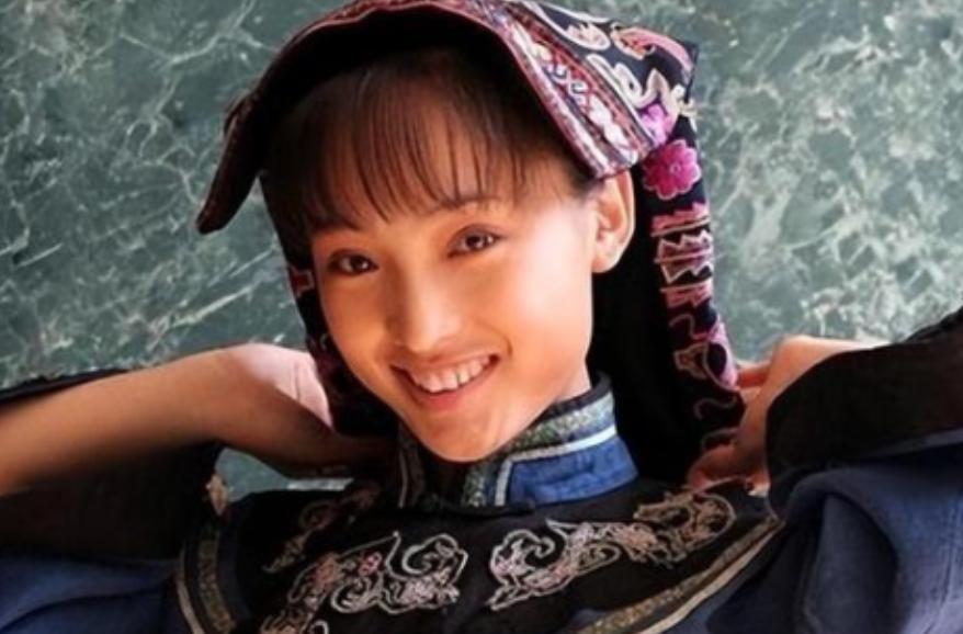 她是女演员白静，被老公连捅3刀身亡，老公最后也自杀了，临死前，丈夫痛哭：“白静太