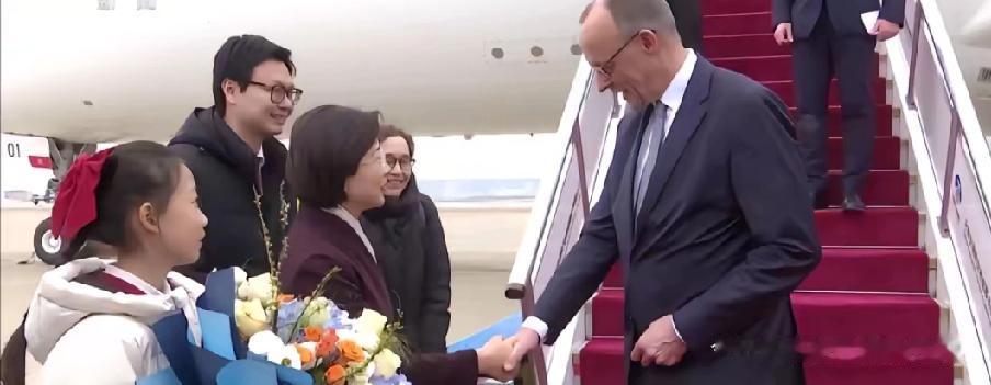 德国总理默茨2月25日上午正式抵达北京，开启他上任后的首次访华，也是马年第一位来