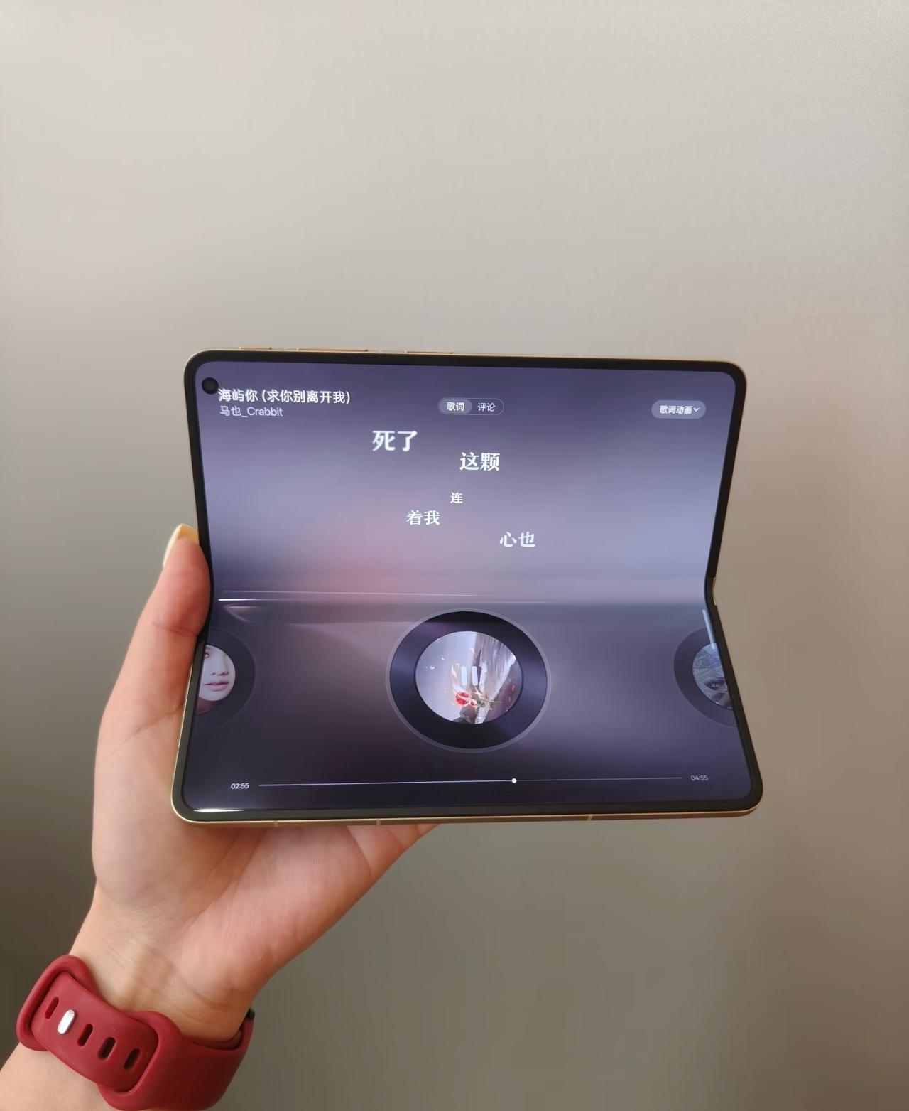 哇塞！FindN6真的惊艳到我了，无感折痕，久用平整，怎么折都有面，影像也是超级