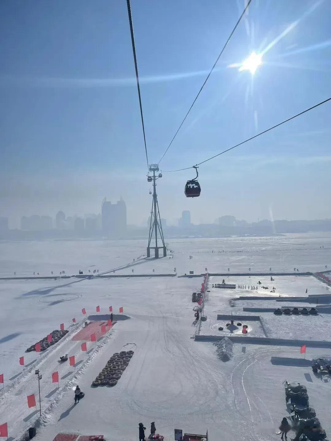 哈尔滨最值得溜达玩的地方有很多
1、中央大街
2、索菲亚教堂
3、马迭尔旅馆
4