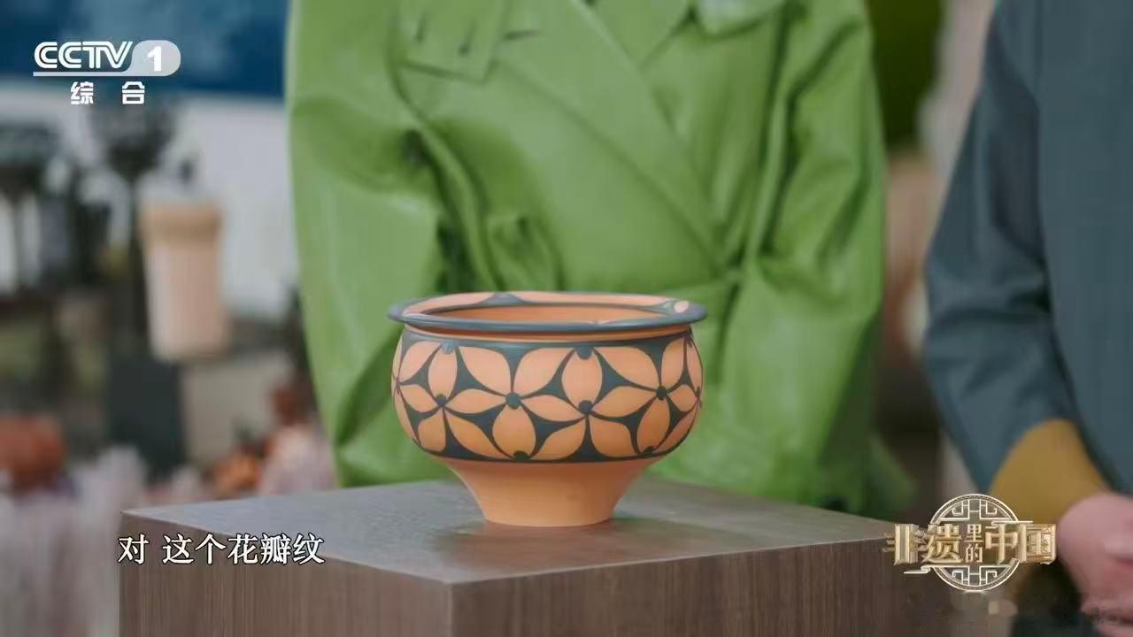 几千年前的陶瓶喝完水自动下班 源自黄河岸边的仰韶文明，一件陶兼具工艺、巧思与寓意