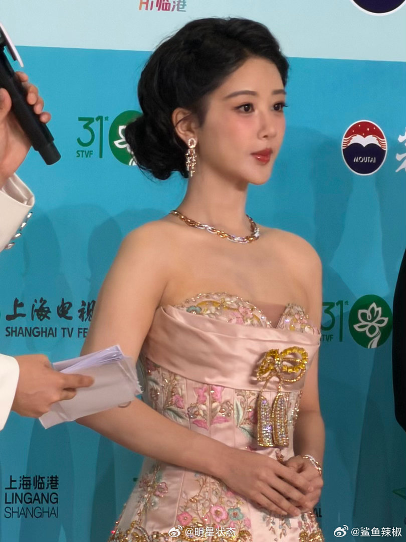 杨紫太好看了 