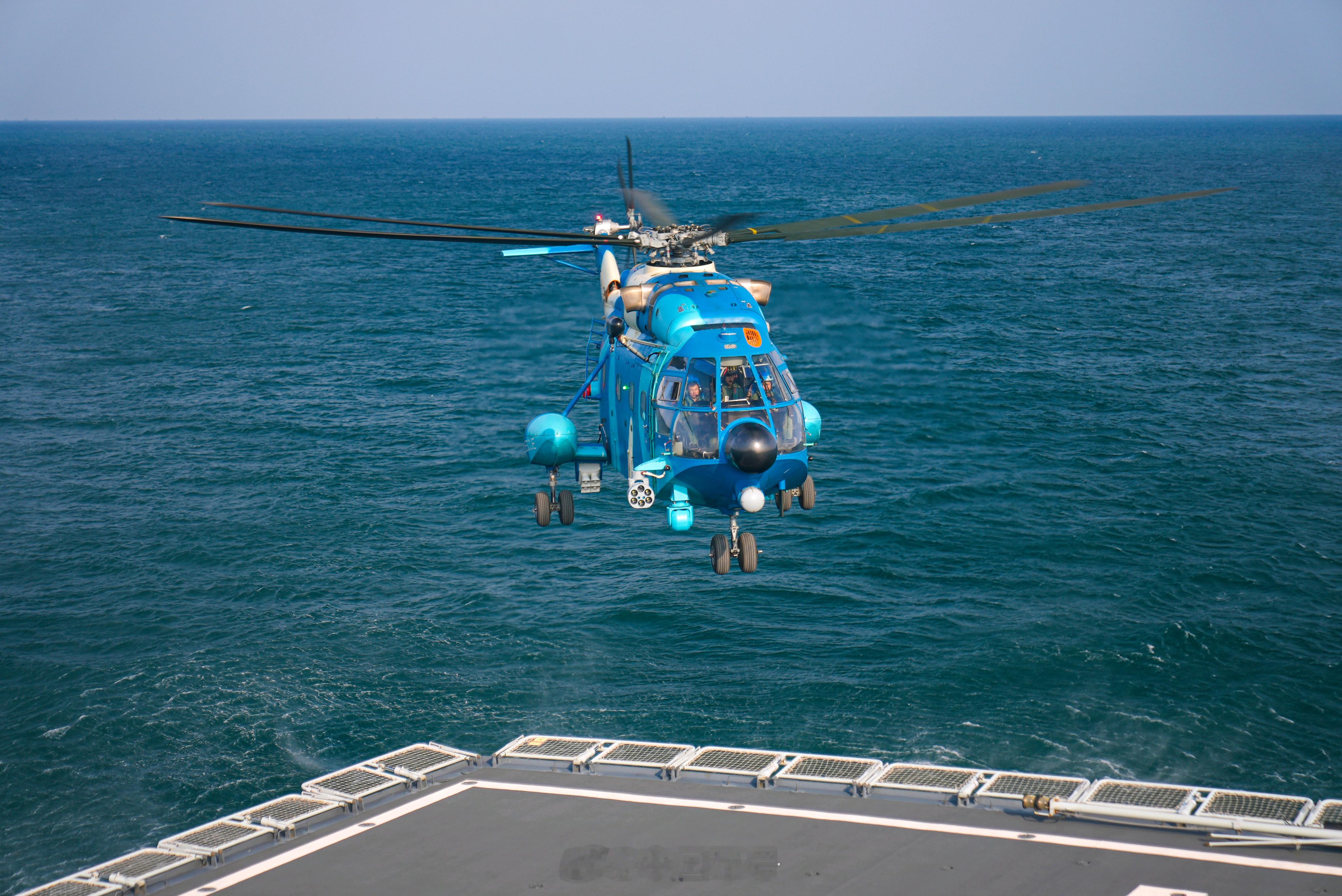 中空运搜某部直-8K上舰和901大补丸的合练一定是别样体验最后一图的丁达尔效应绝