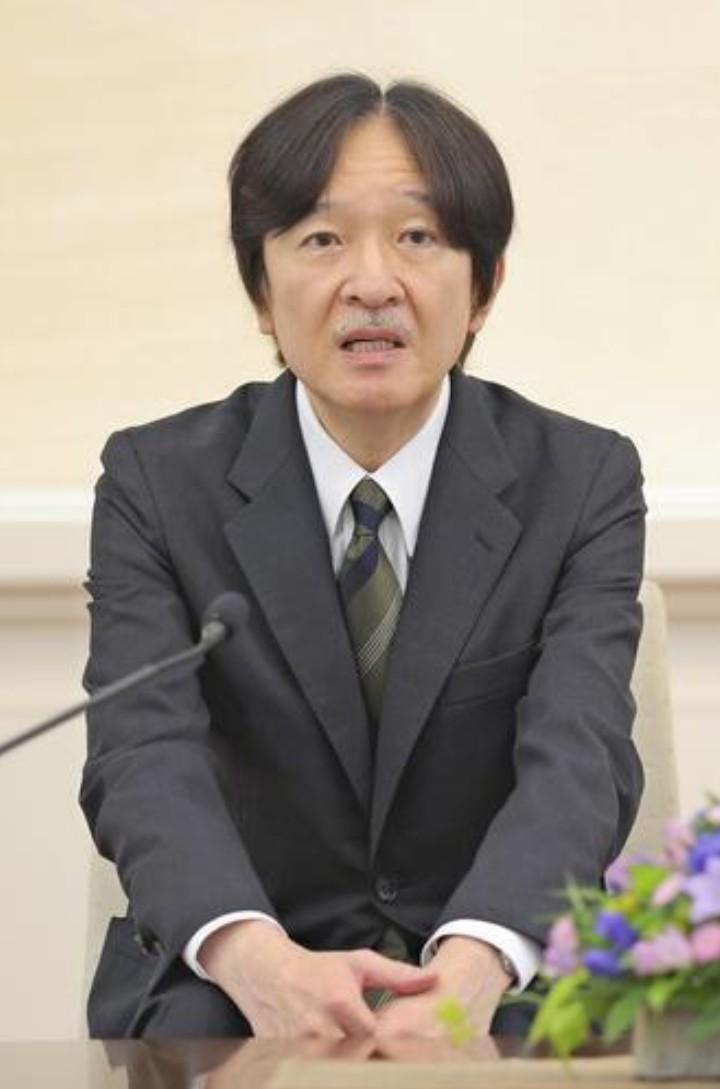 【日本天皇的弟弟秋篠宫就《皇室典范》接受记者采访指出：“心中颇有诸多想法....