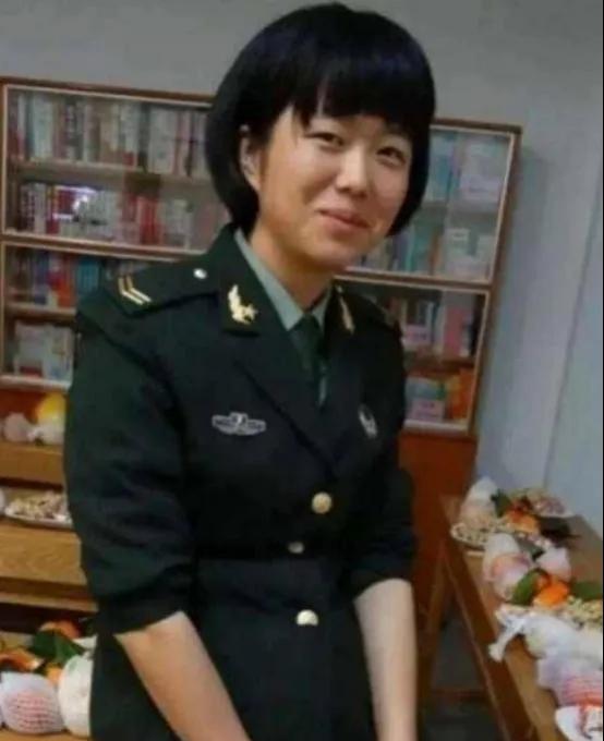 2019 年云南丽江，当过兵的女青年唐雪，危急关头为了护住自己，失手造成一名一米