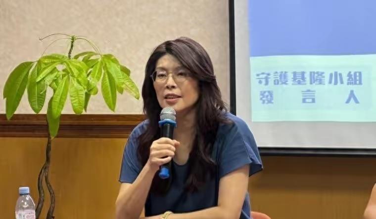 以前跟民进党混，还帮着说过破坏两岸的话，现在刚当国民党主席就喊“两岸百年和平”？