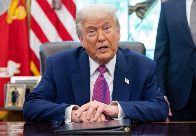 特朗普，你着实昏聩。美国欠下巨额债务并非你的过错，毕竟冰冻三尺非一日之寒，何必急