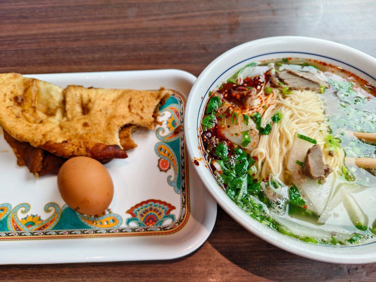 糖油饼配面条！早饭讲究的是甜咸搭配～吃饱了再琢磨黄蜂热火太阳开拓者