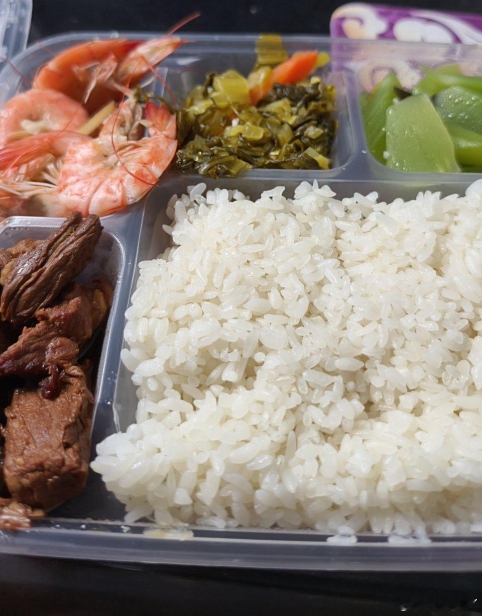 最近盒饭吃饱 ​​​