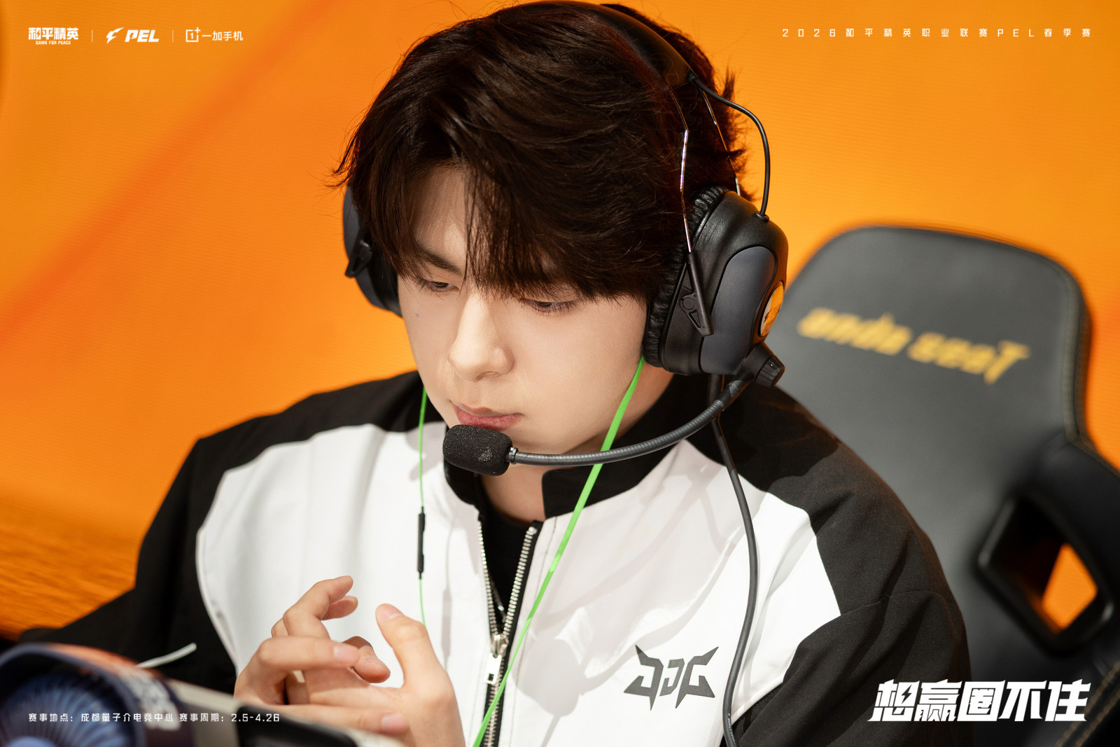 伞兵精心设计的自拍动作 时隔许久的自拍惊喜上线，细节里全是对粉丝的偏爱，精心设计